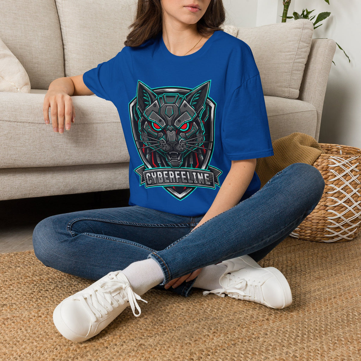 T-shirt Cyber Loup — Tee Gamer Néon Futuriste avec Badge 'Félin Cyborg'