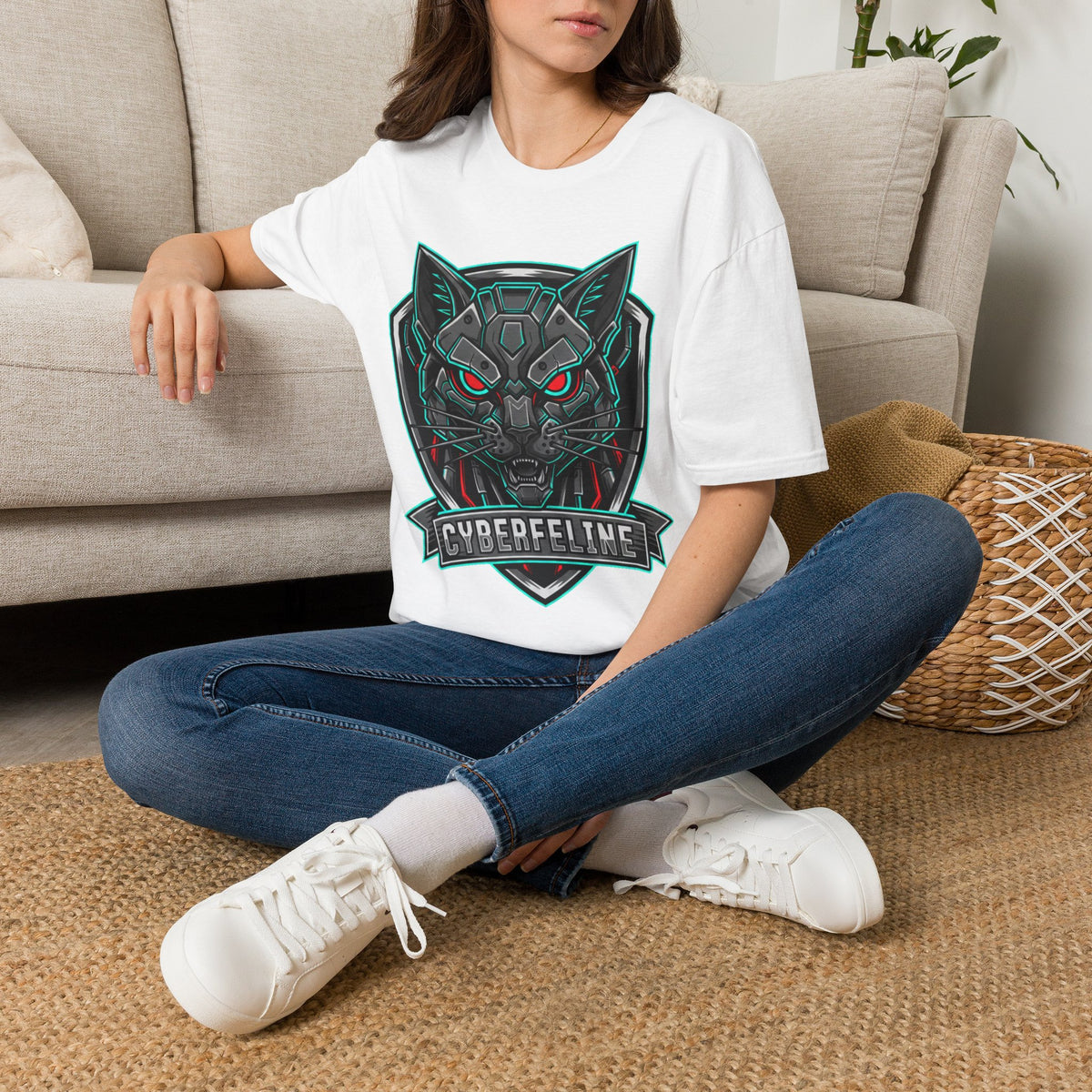 T-shirt Cyber Loup — Tee Gamer Néon Futuriste avec Badge 'Félin Cyborg'