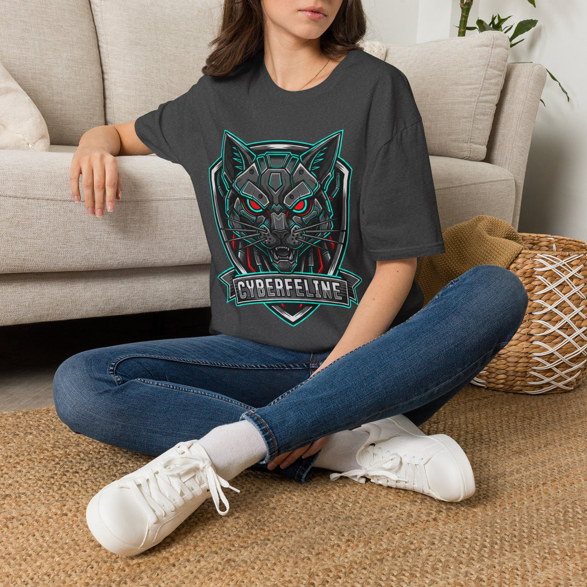 T-shirt Cyber Loup — Tee Gamer Néon Futuriste avec Badge 'Félin Cyborg'